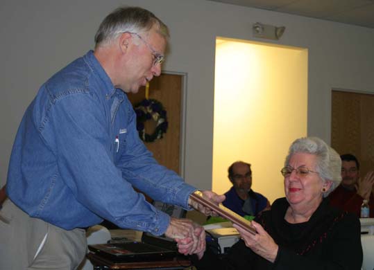 Wayne Roberts presents plaque to Geraldine Mancini.