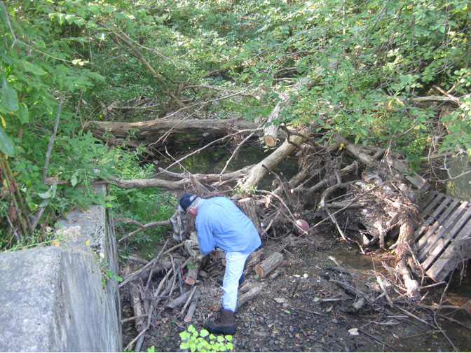 09/01/10 - FMCPT clears culvert between Midway Street and the Prairie Grass Trailhead